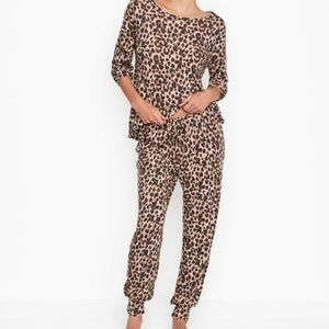 💥Any 3/$40 SALE💥 Victoria’s Secret Knit Set